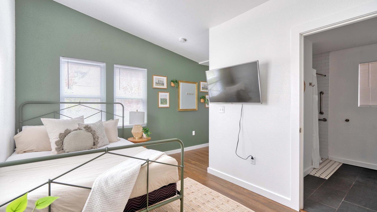 Photo of Bedroom in Sullivan's Gulch