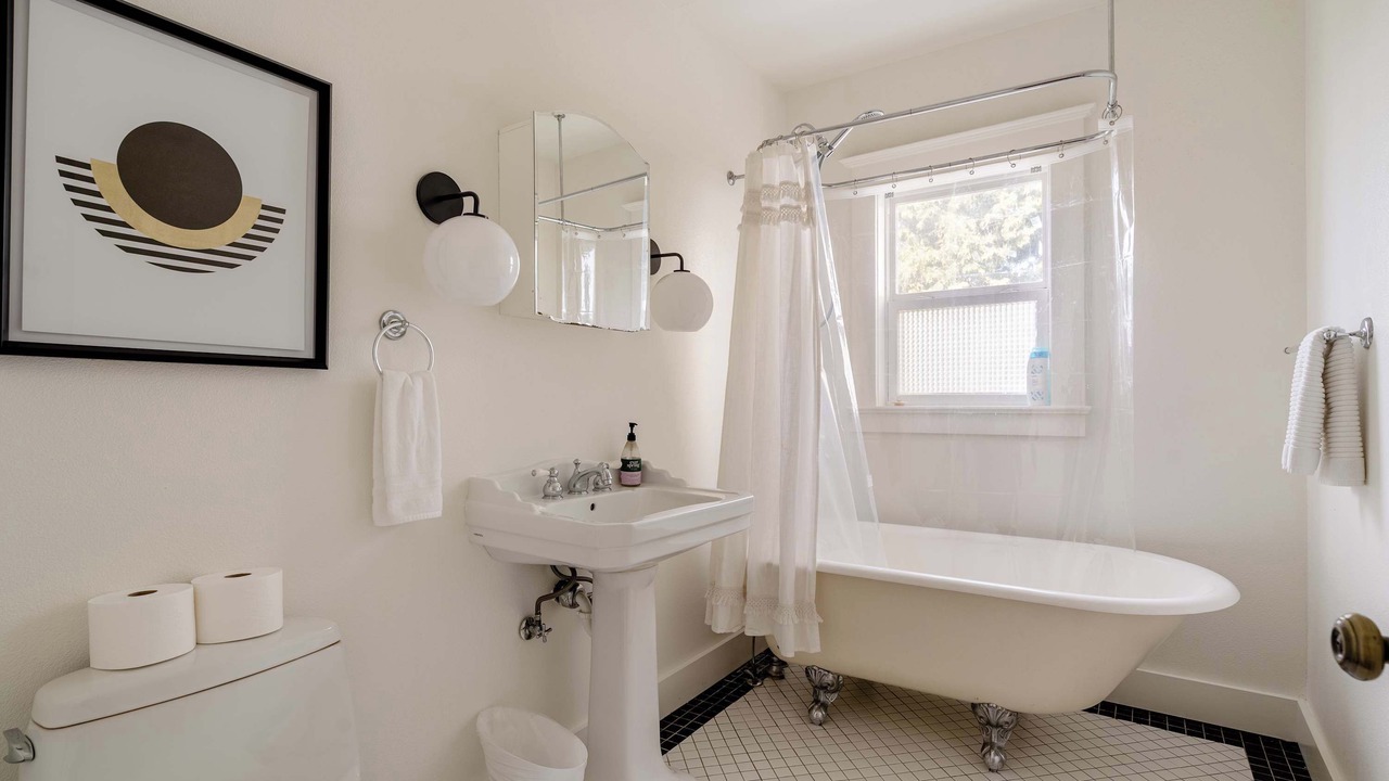 Photo of Bathroom in Mississippi District