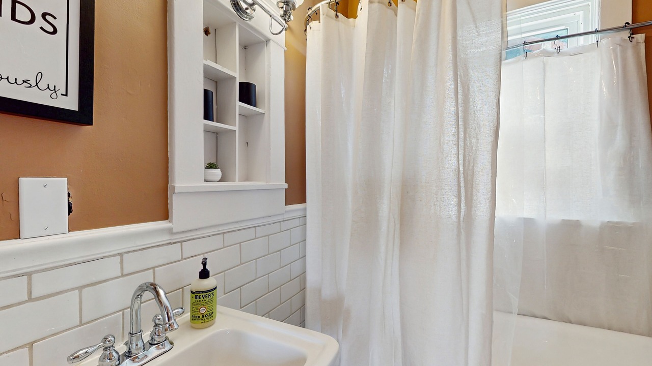 Photo of Bathroom in Shelby Hills