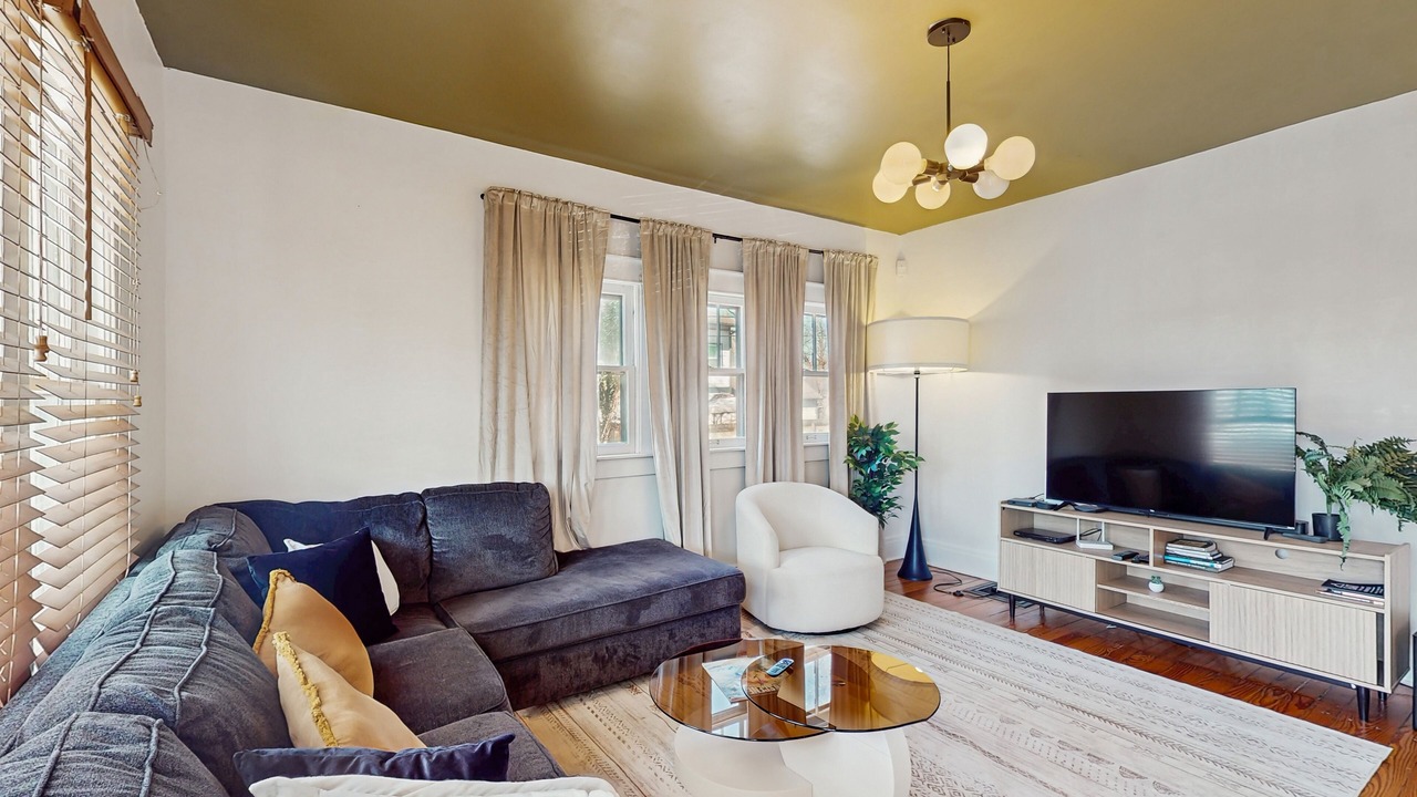Photo of Livingroom in Shelby Hills