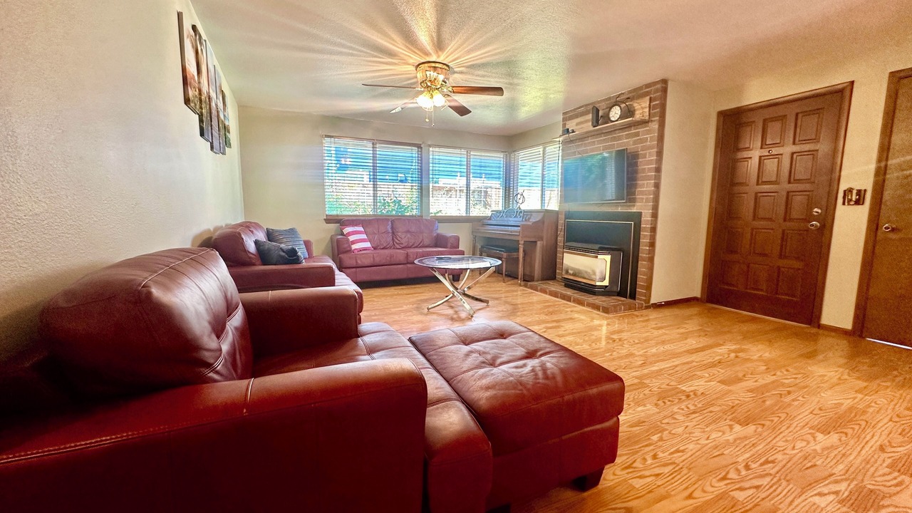 Photo of Livingroom in Albany