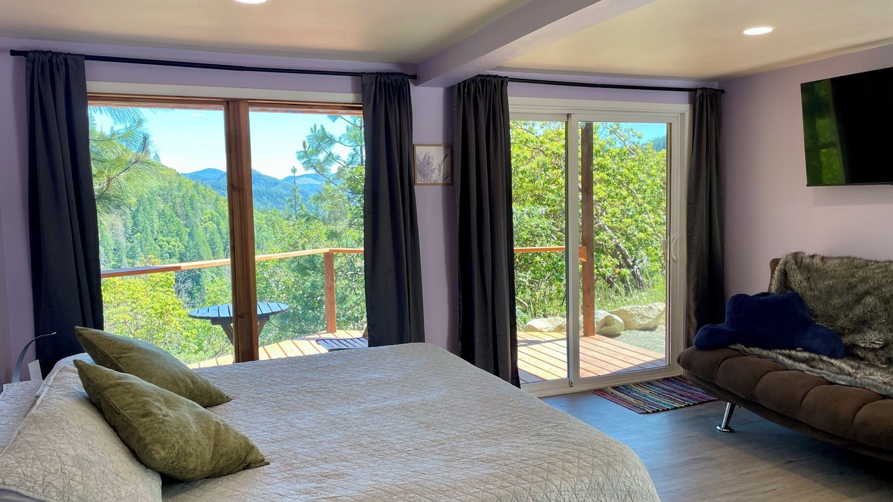 Photo of Bedroom in Rogue River