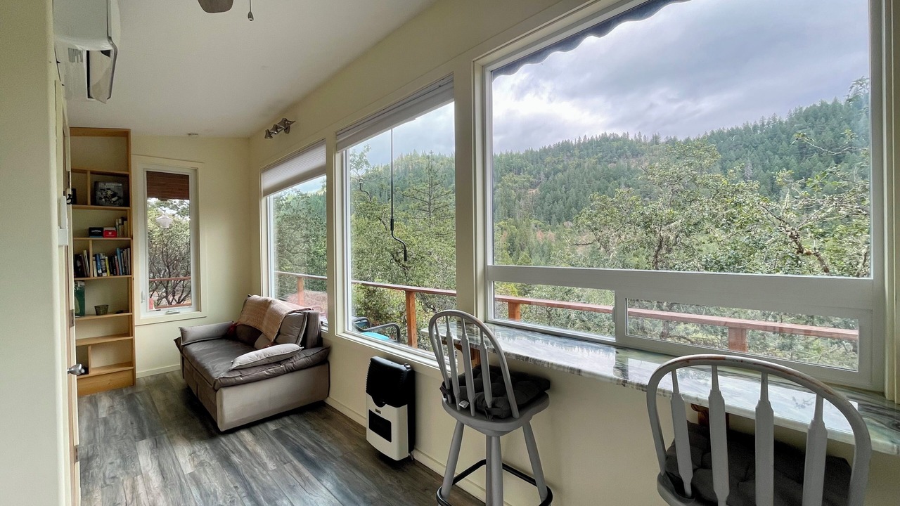 Photo of Livingroom in Rogue River
