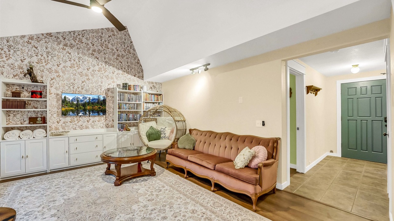 Photo of Livingroom in Anderson Island