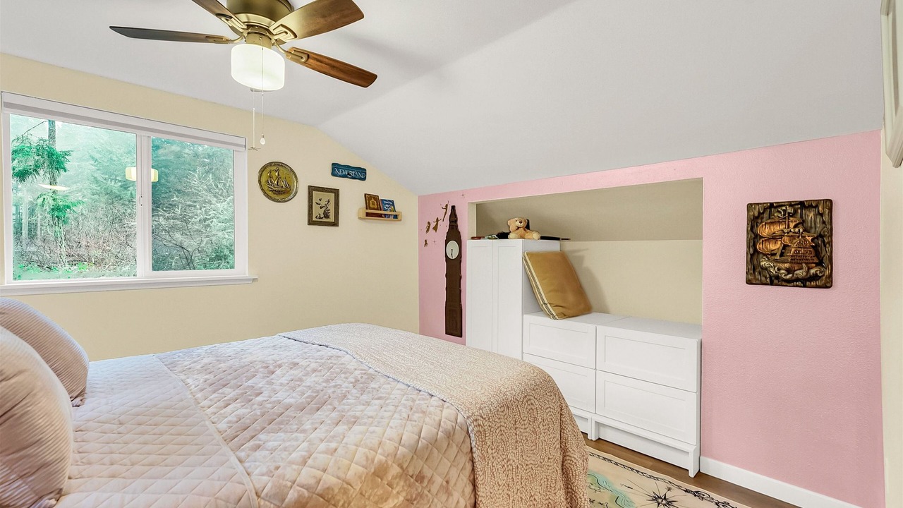 Photo of Bedroom in Anderson Island