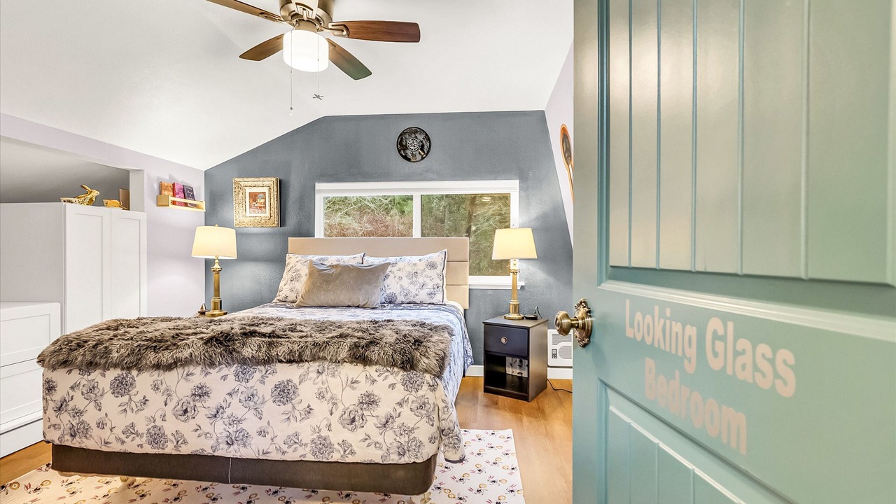 Photo of Bedroom in Anderson Island