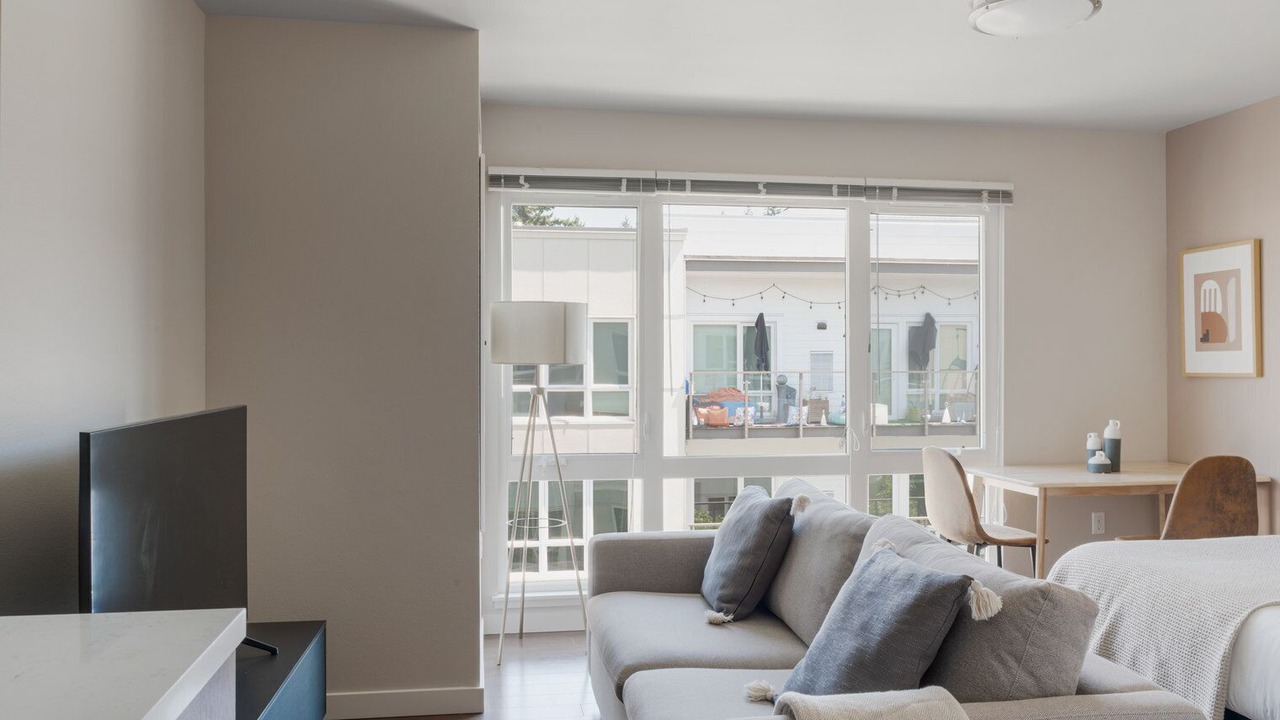 Photo of Livingroom in West Bellevue