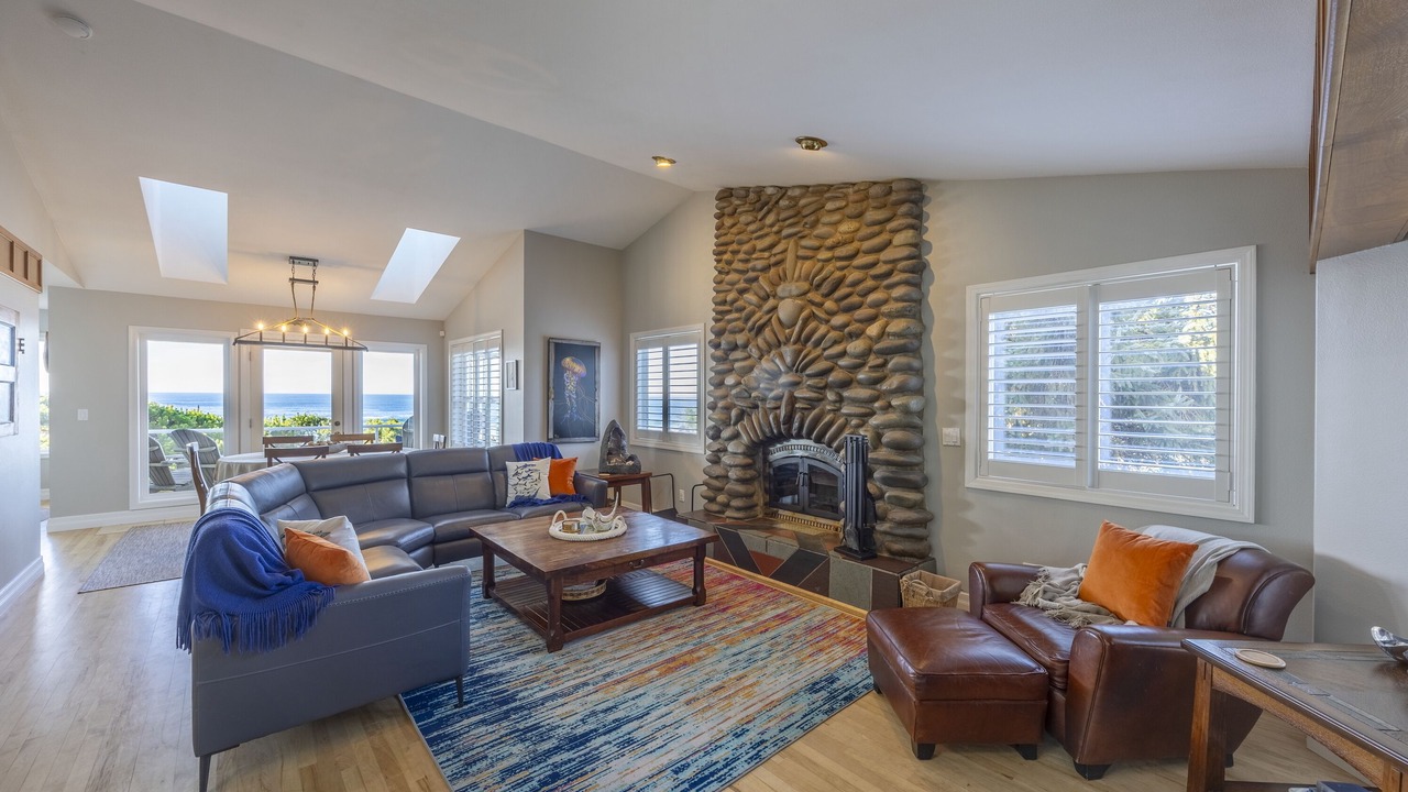 Photo of Livingroom in Seal Rock