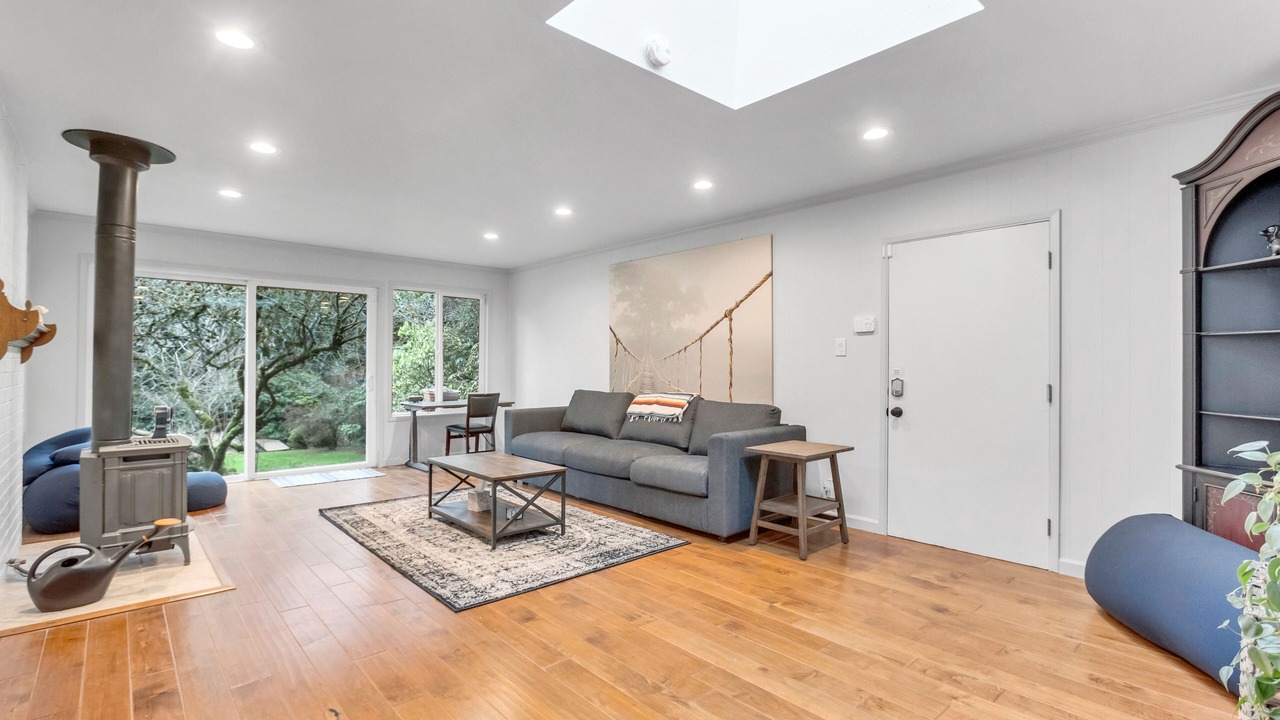 Photo of Livingroom in North Rose Hill