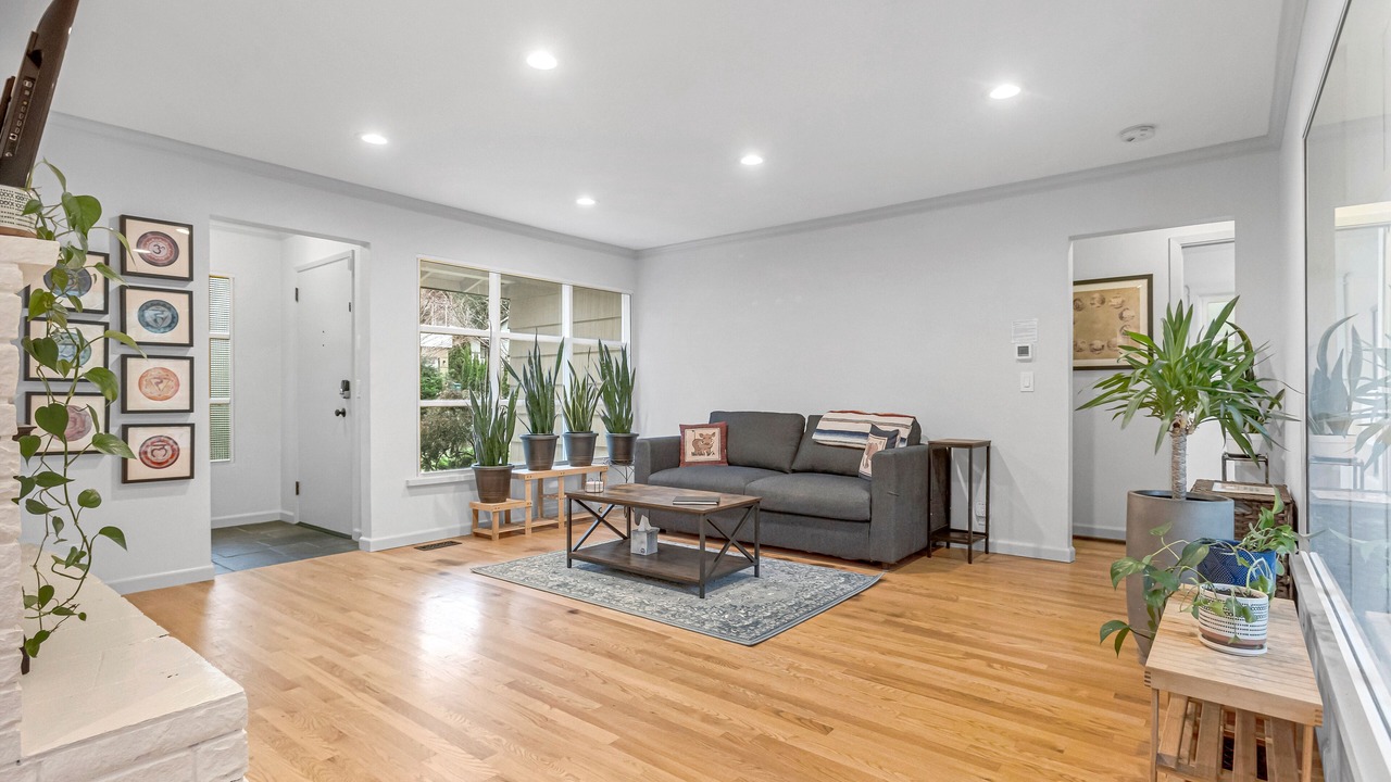Photo of Livingroom in North Rose Hill