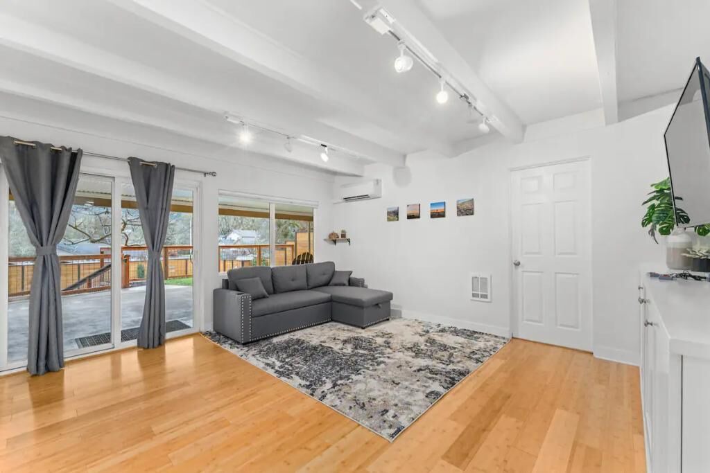 Photo of Bedroom in Grants Pass