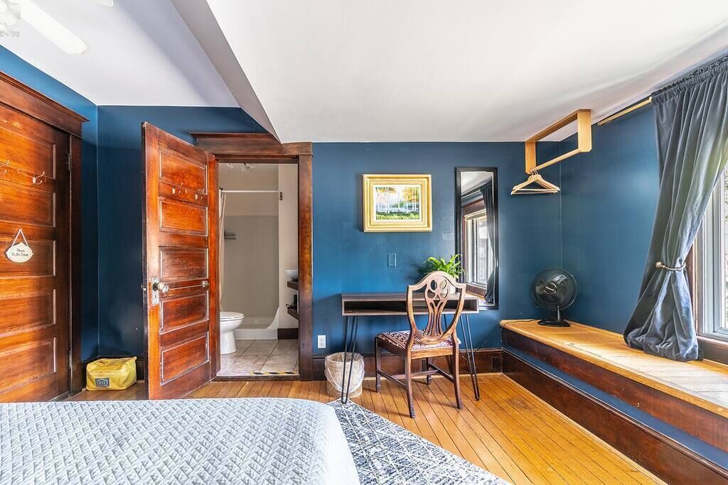 Photo of Bedroom in Broadway