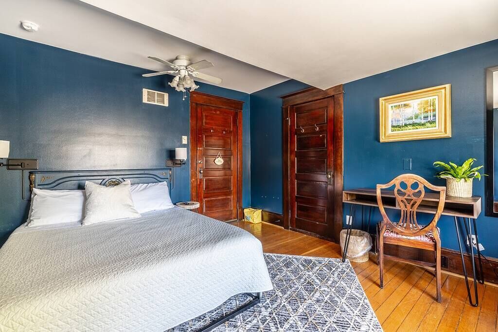 Photo of Bedroom in Broadway