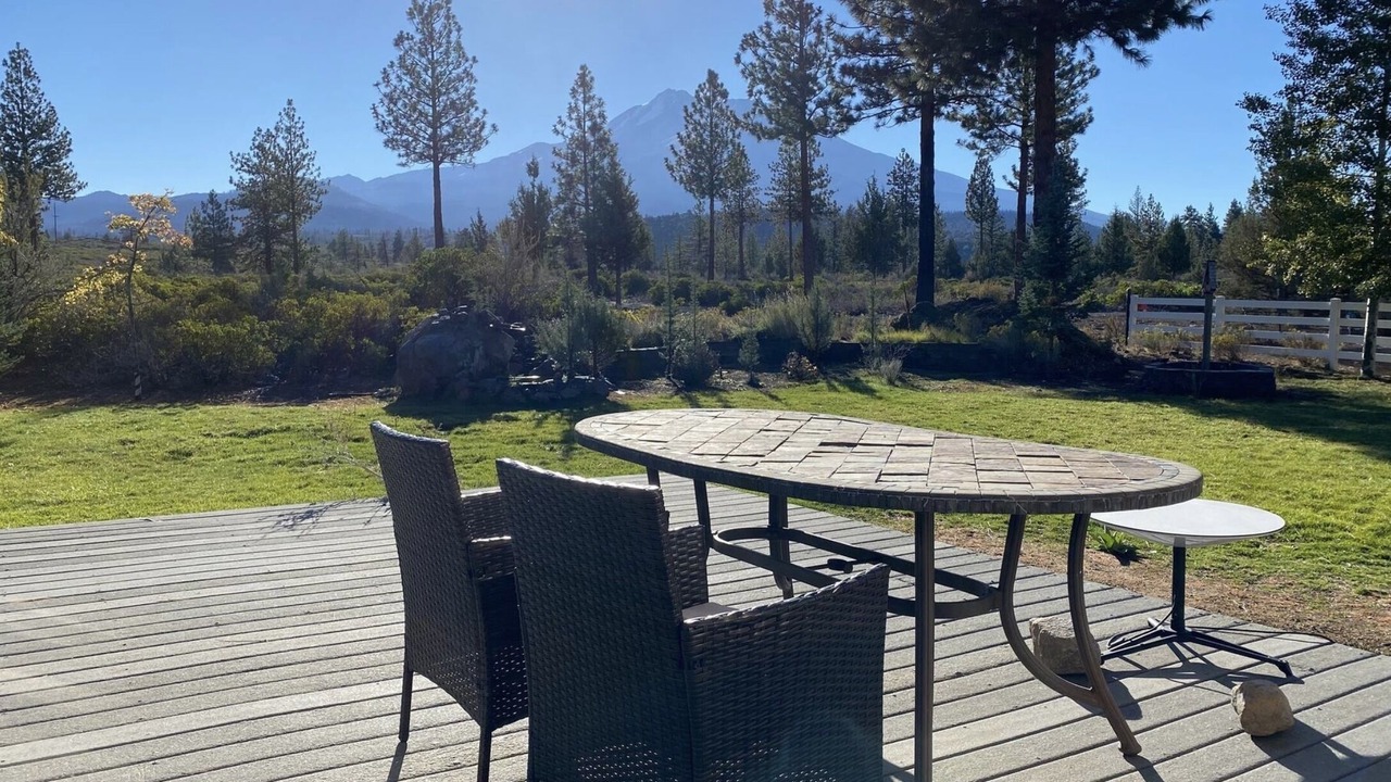 Photo of Outdoor in Weed