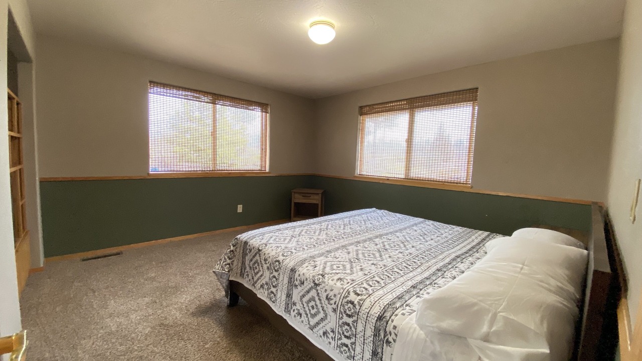 Photo of Bedroom in Weed