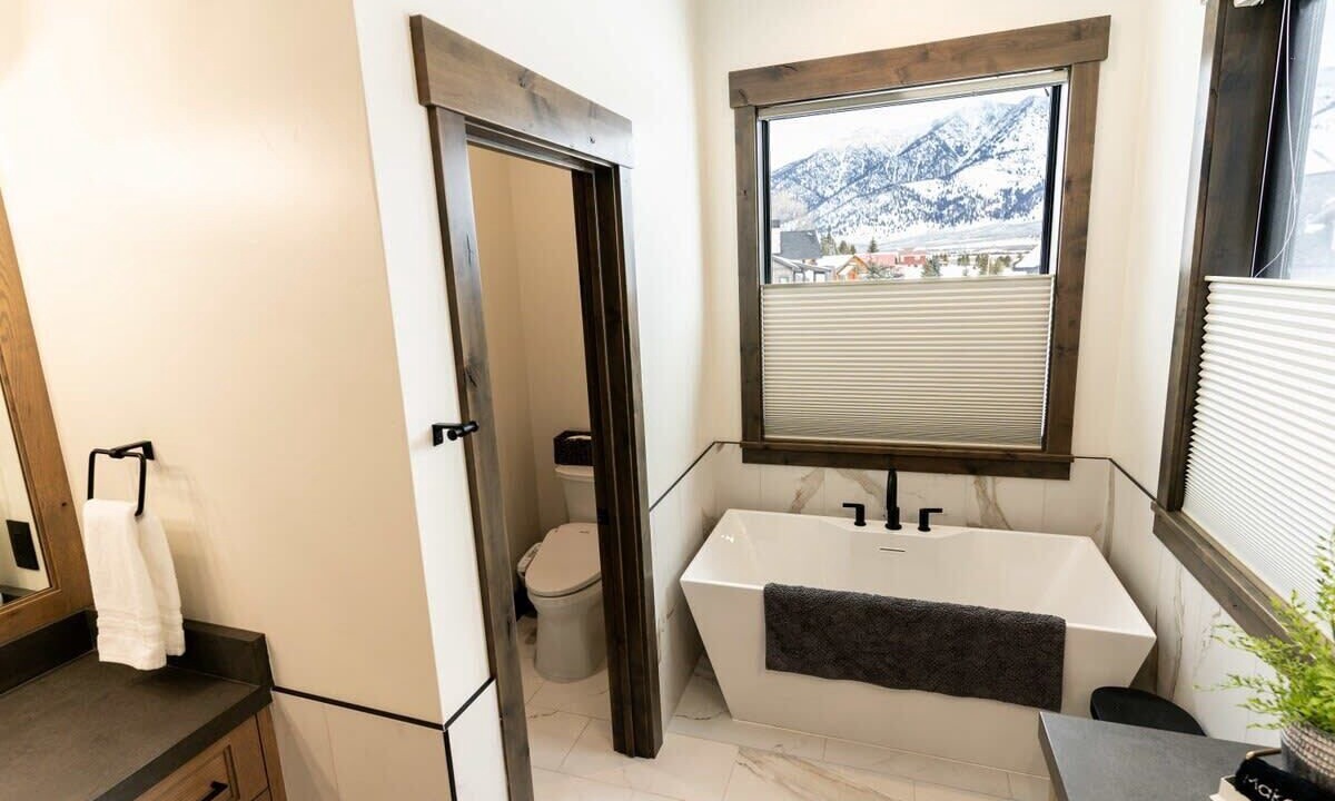 Photo of Bathroom in Island Park