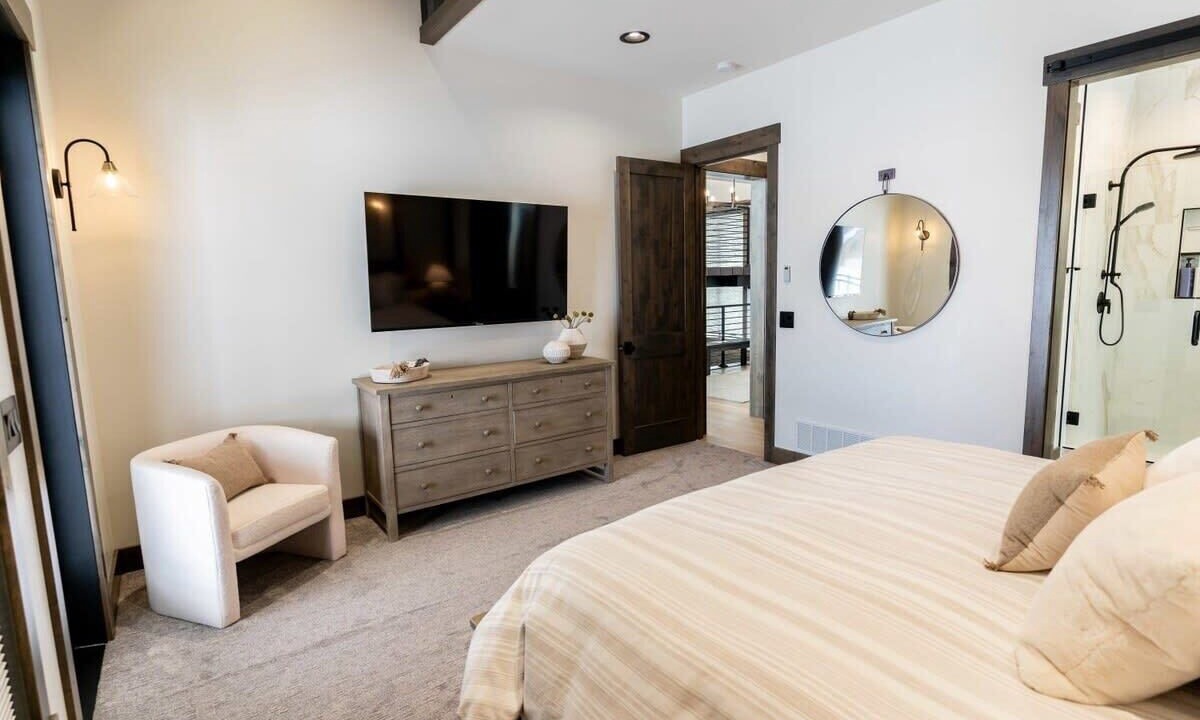 Photo of Bedroom in Island Park