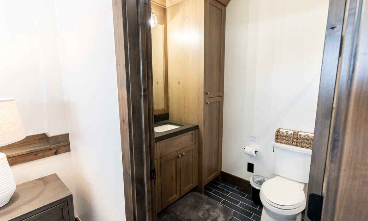 Photo of Bathroom in Island Park