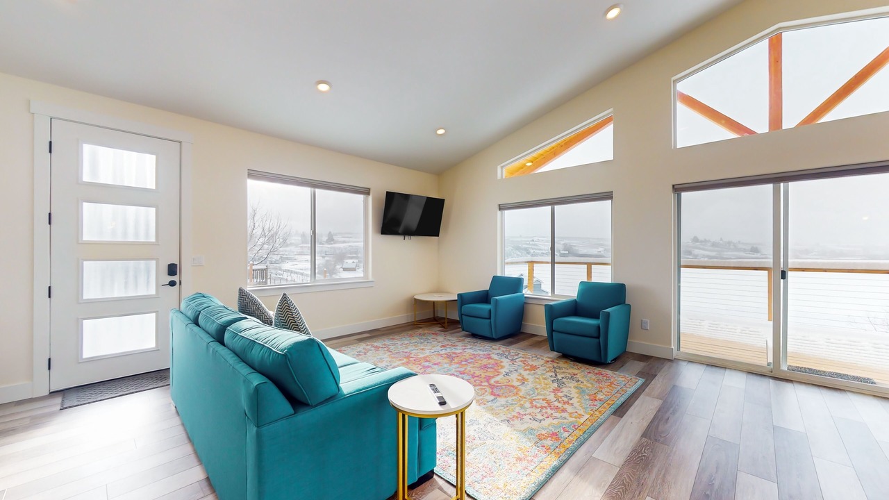 Photo of Livingroom in Manson