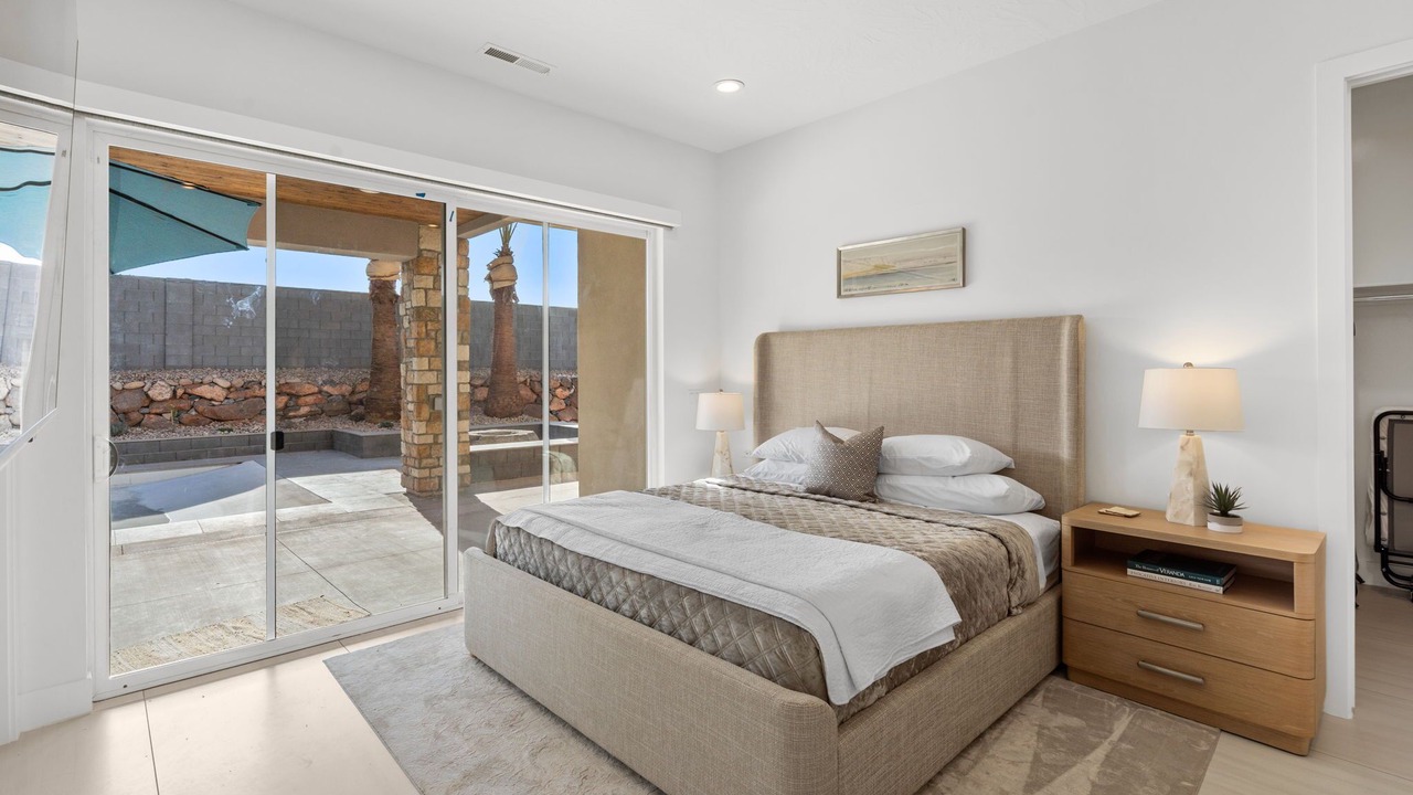 Photo of Bedroom in Hurricane