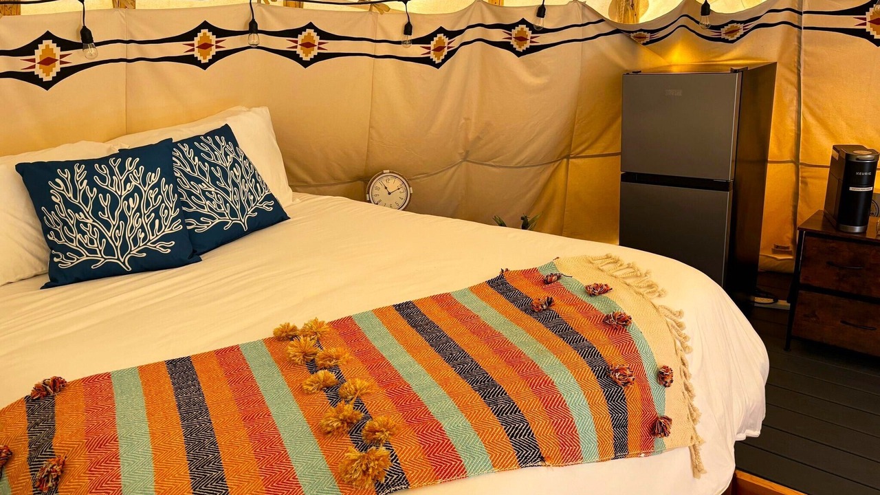 Photo of Bedroom in Cave Junction