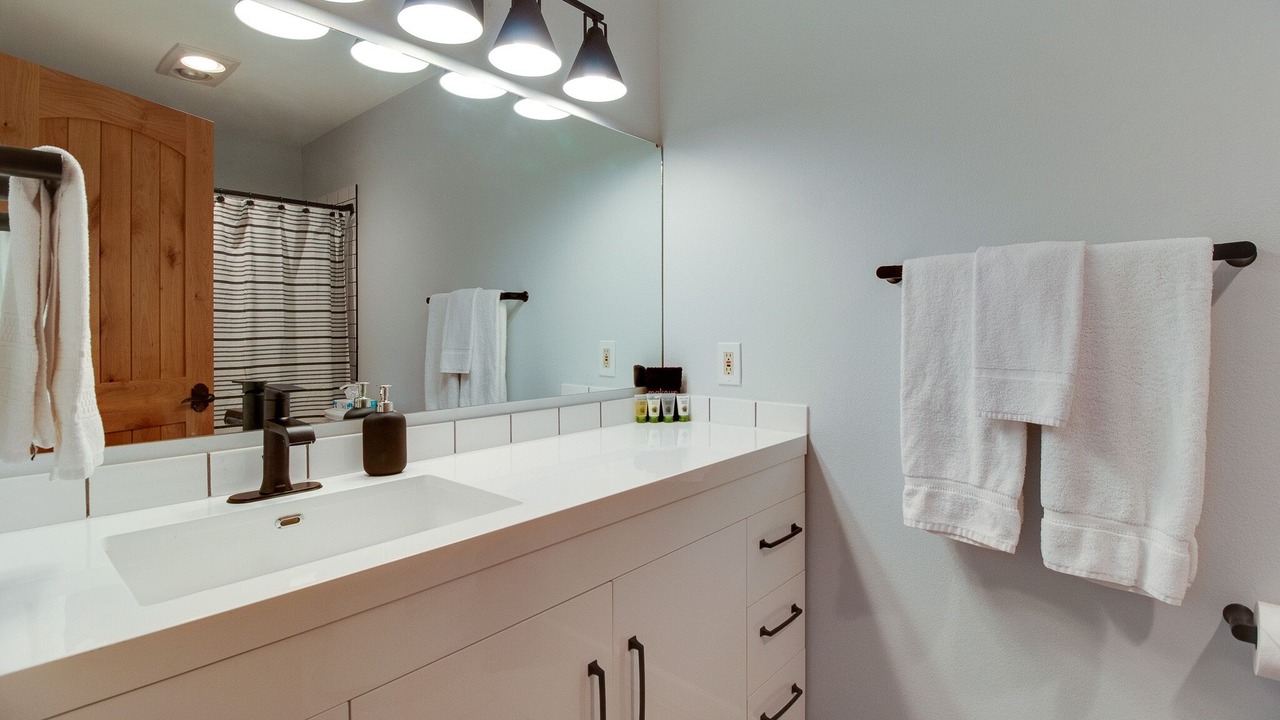 Photo of Bathroom in Sisters