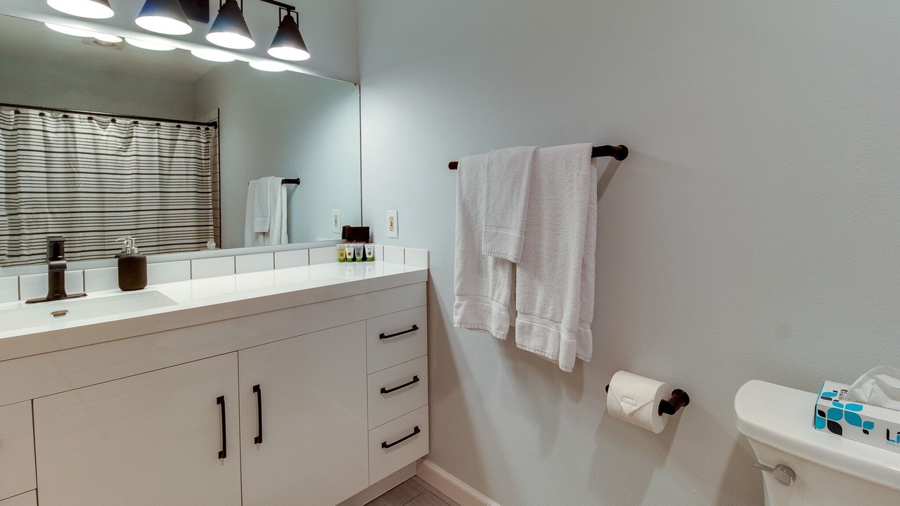 Photo of Bathroom in Sisters