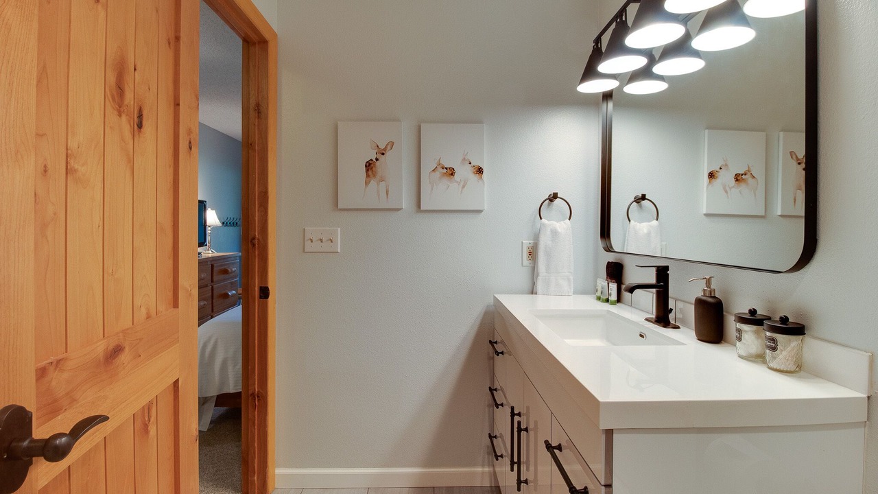 Photo of Bathroom in Sisters