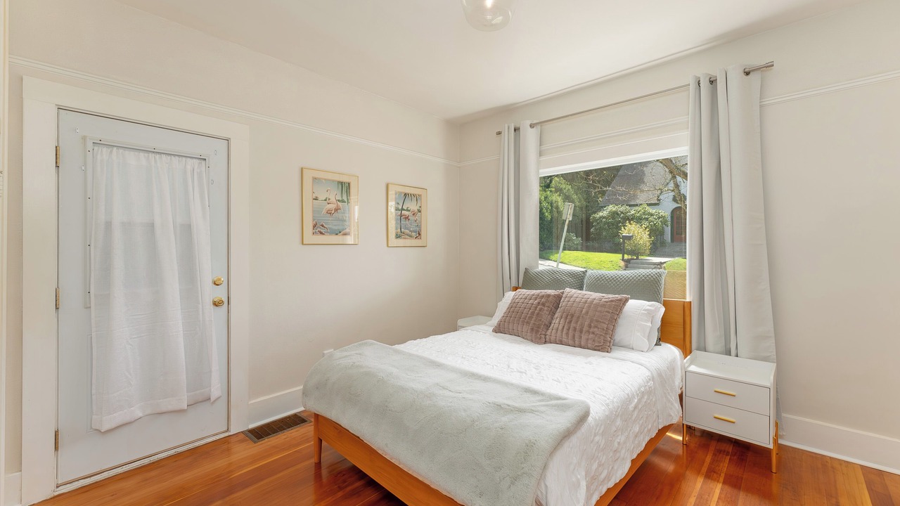 Photo of Bedroom in Roseburg