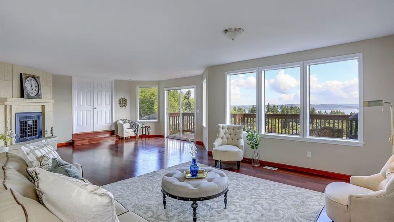 Photo of Livingroom in Northeast Tacoma