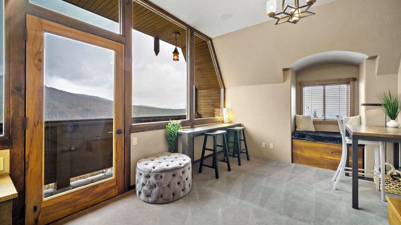 Photo of Livingroom in Sandpoint