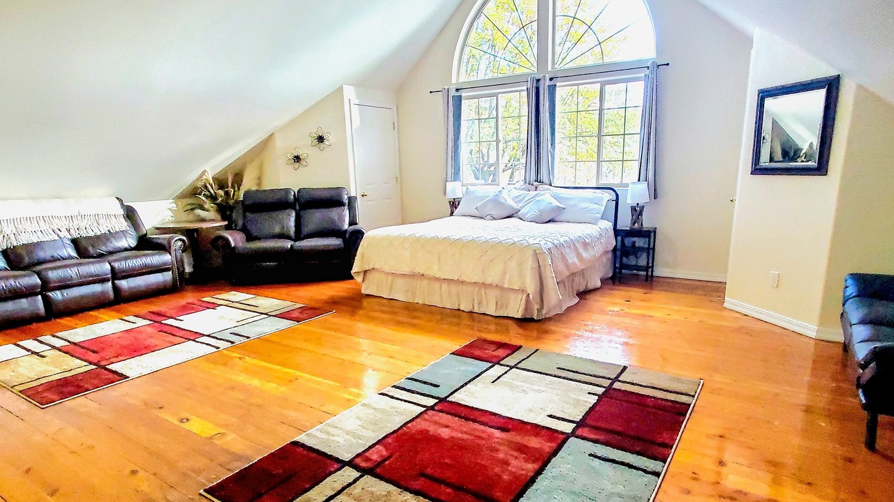 Photo of Bedroom in Cave Junction