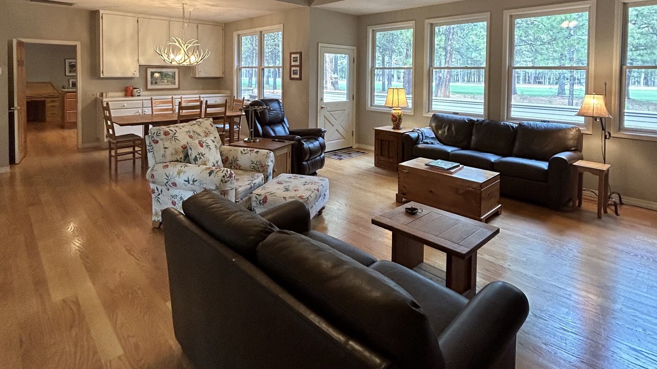 Photo of Livingroom in Black Butte Ranch