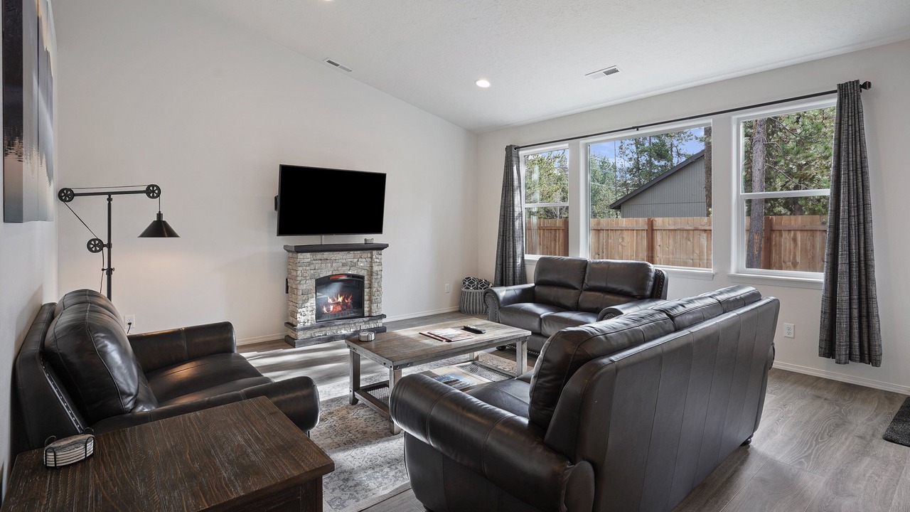 Photo of Livingroom in Oregon Water Wonderland