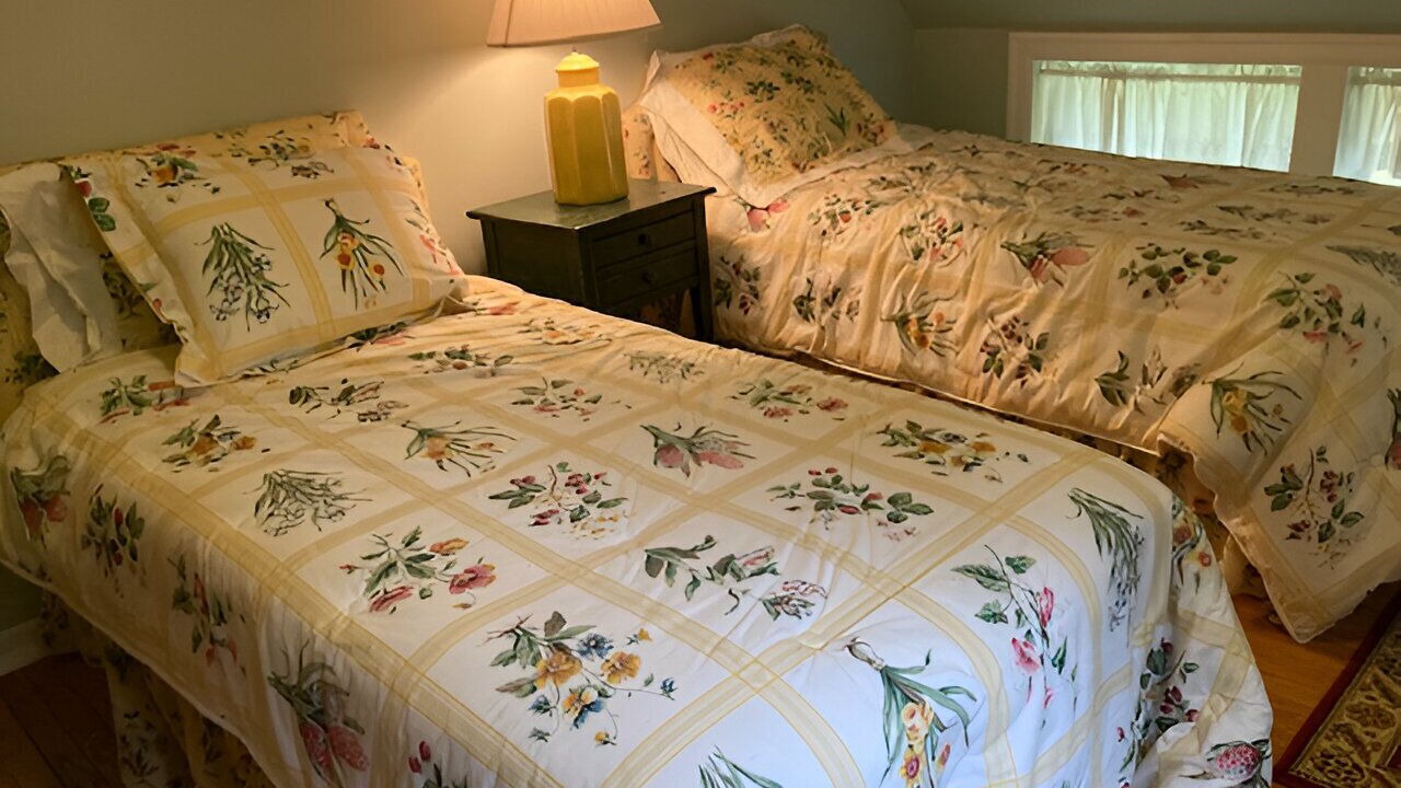 Photo of Bedroom in Rollingbay