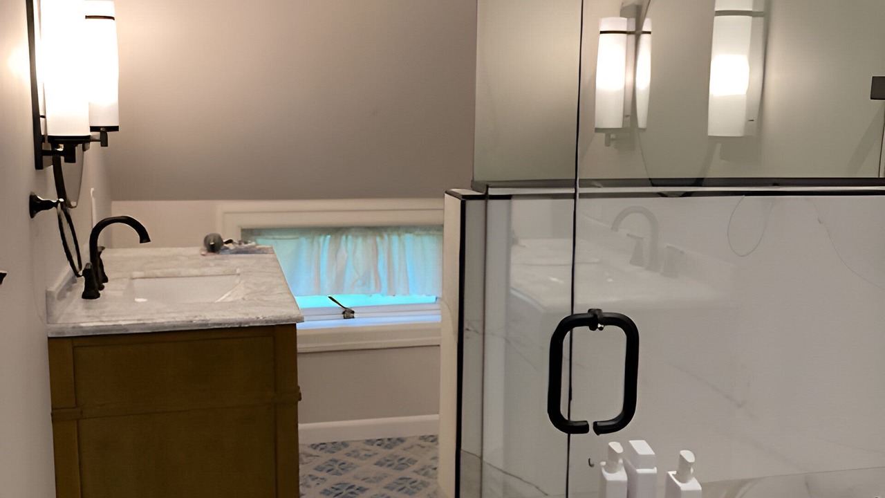 Photo of Bathroom in Rollingbay