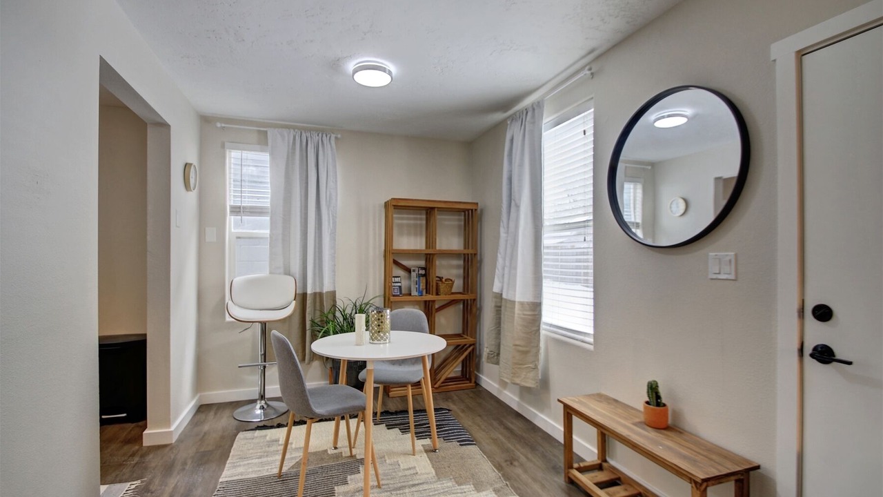 Photo of Livingroom in North End