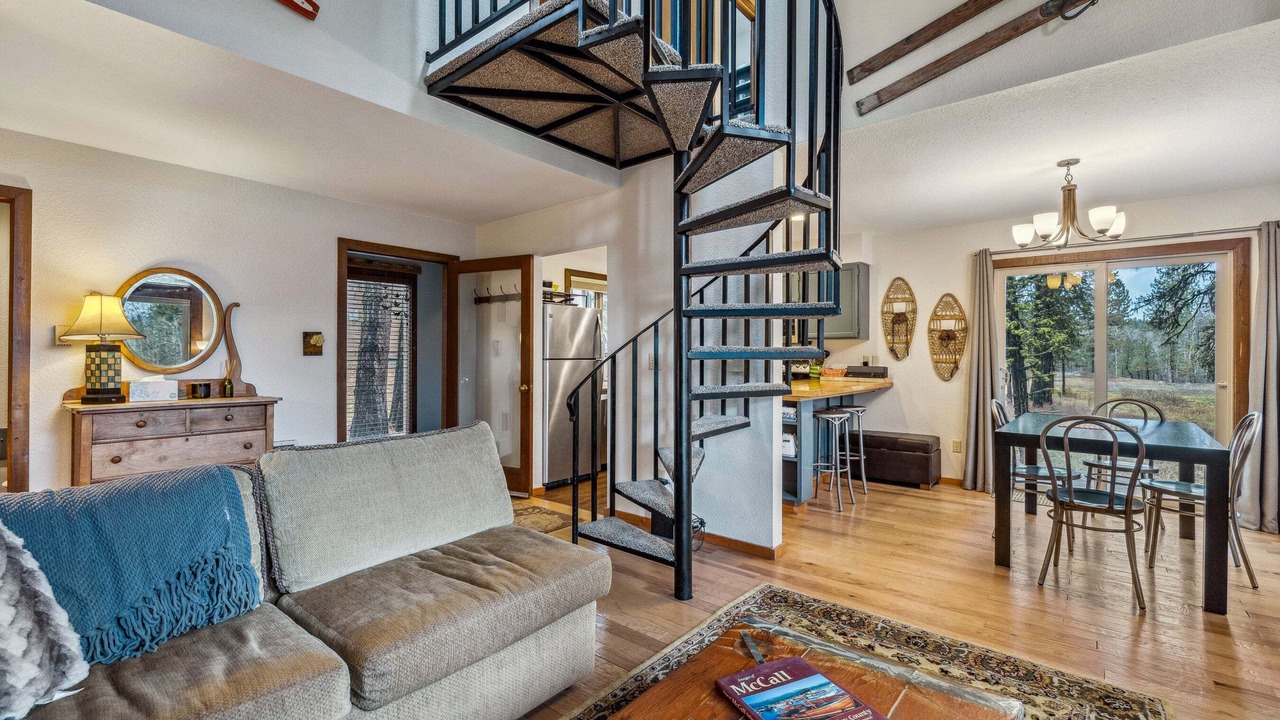 Photo of Livingroom in Bear Basin Estates