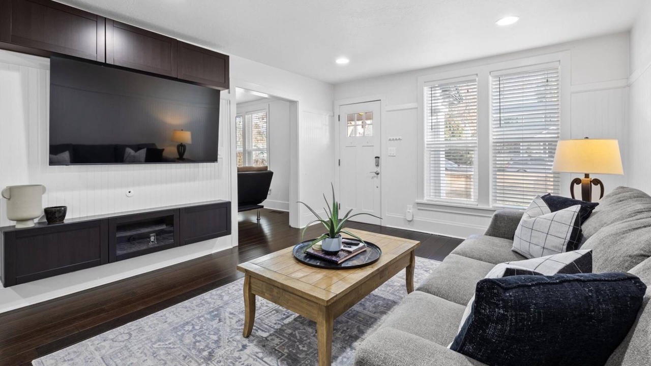 Photo of Livingroom in North End