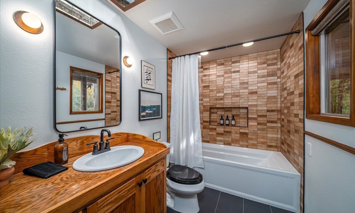 Photo of Bathroom in Baring
