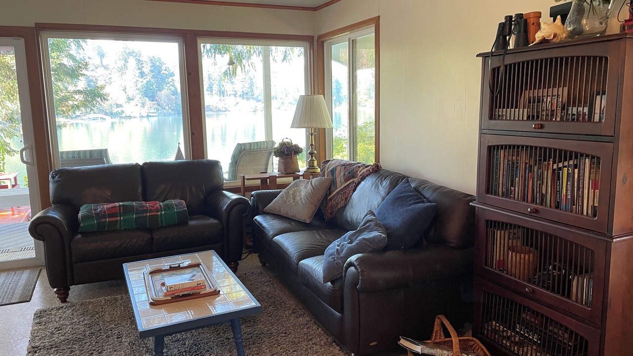 Photo of Livingroom in Longbranch