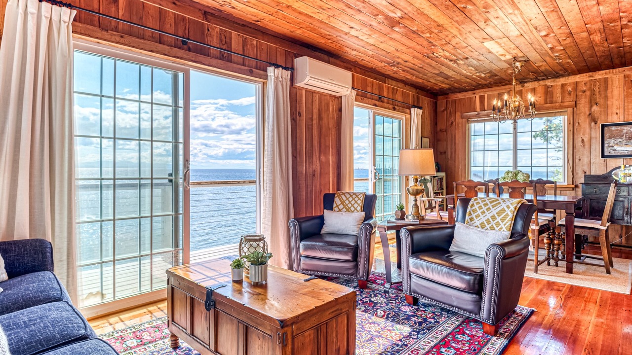 Photo of Livingroom in Point Roberts