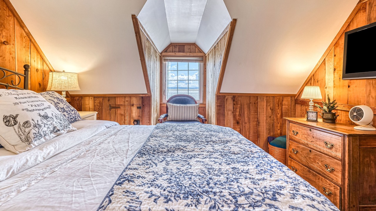 Photo of Bedroom in Point Roberts