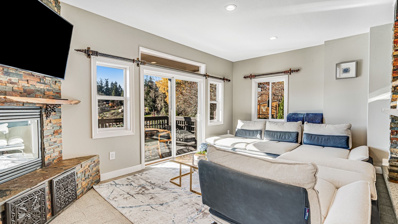 Photo of Livingroom in Lakewood