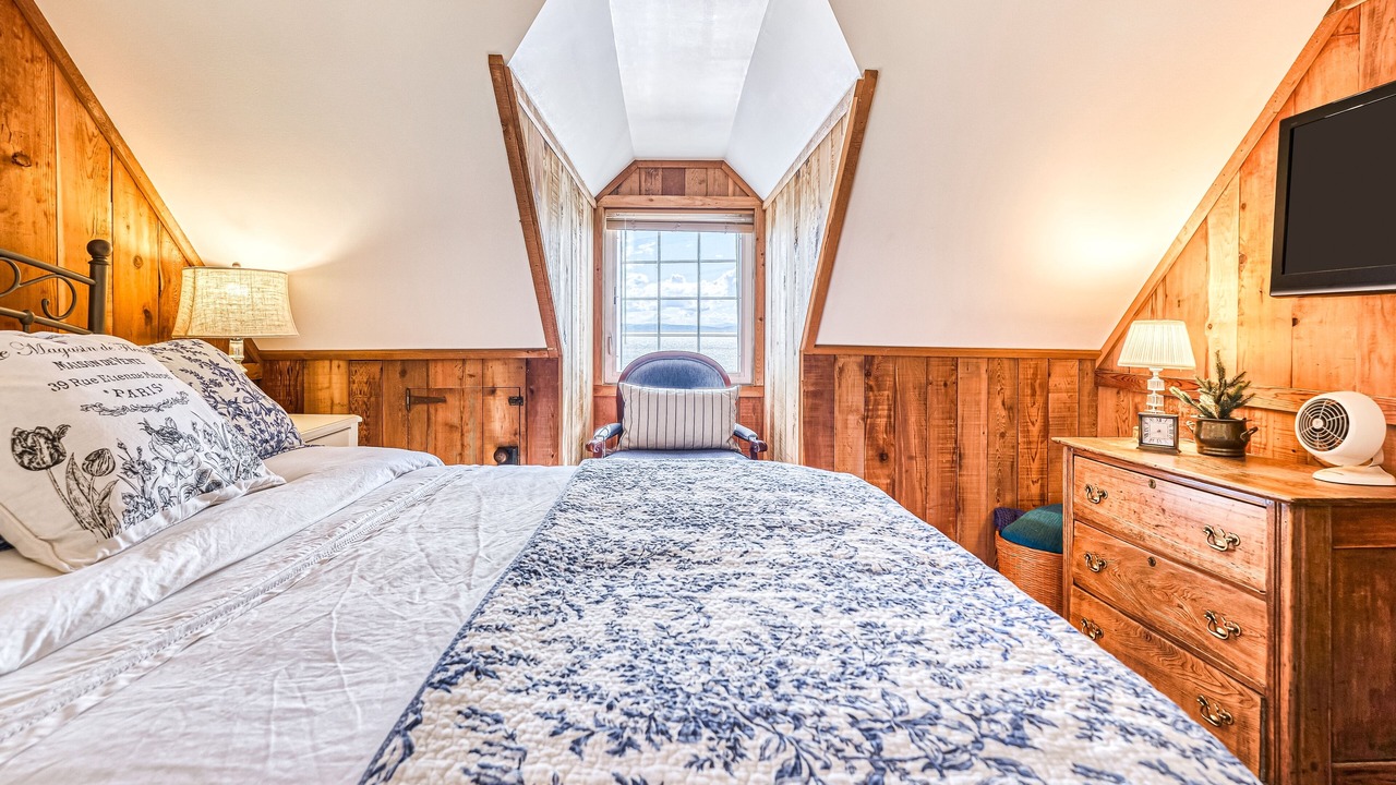 Photo of Bedroom in Point Roberts