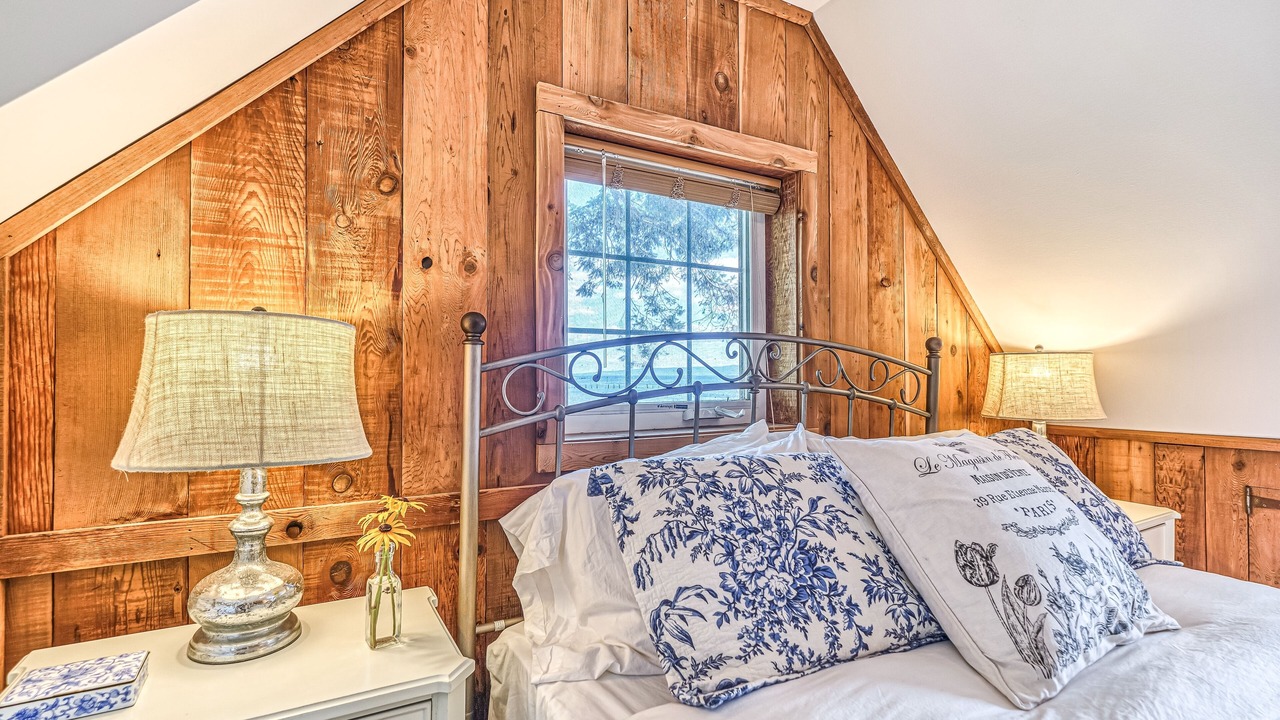 Photo of Bedroom in Point Roberts