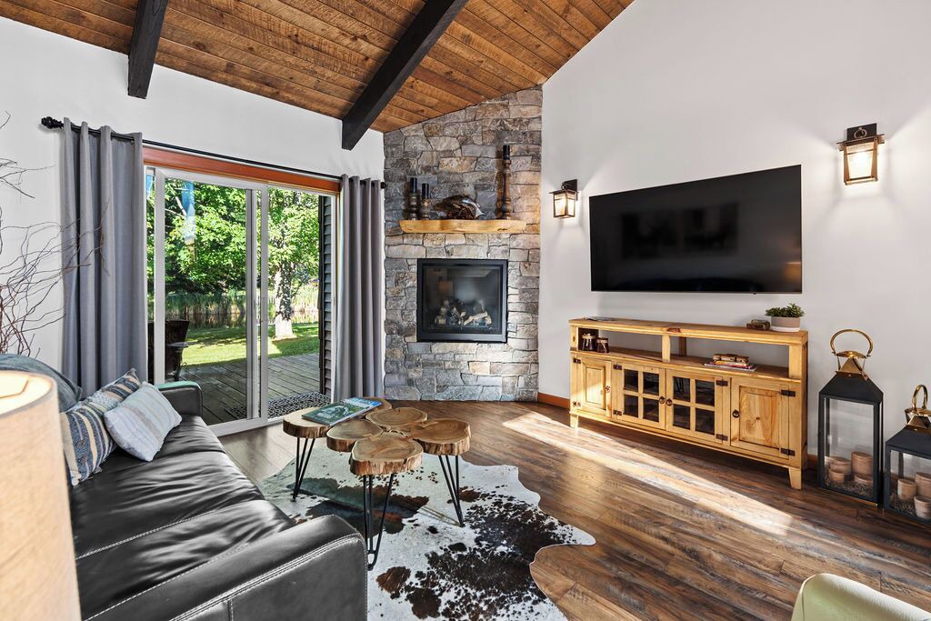 Photo of Livingroom in Sandpoint