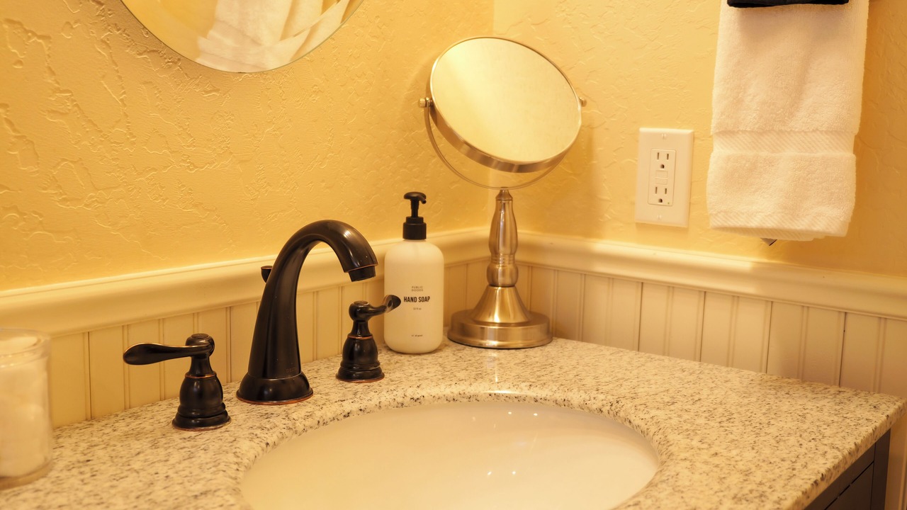 Photo of Bathroom in Siskiyou-Hargadine Historic District