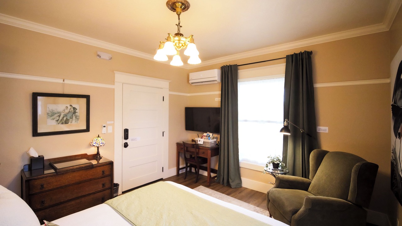 Photo of Bedroom in Siskiyou-Hargadine Historic District