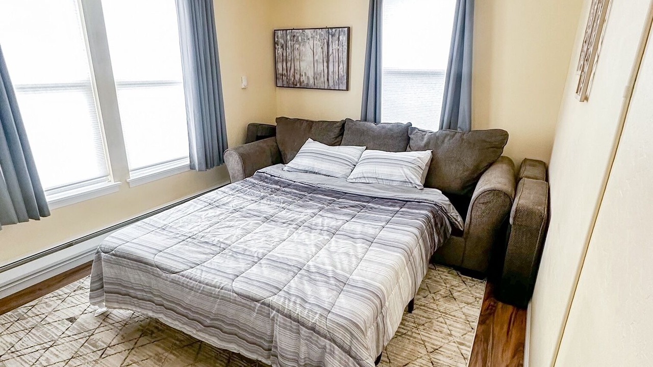 Photo of Bedroom in Redwood